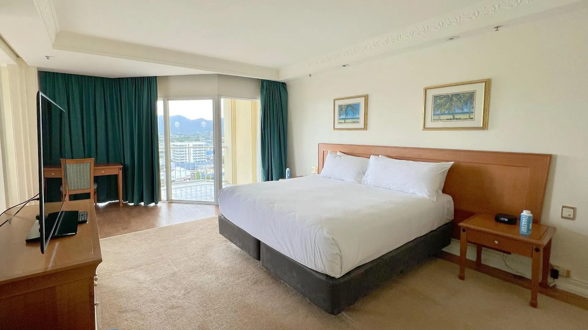 Pullman Cairns International Hotel 5*,