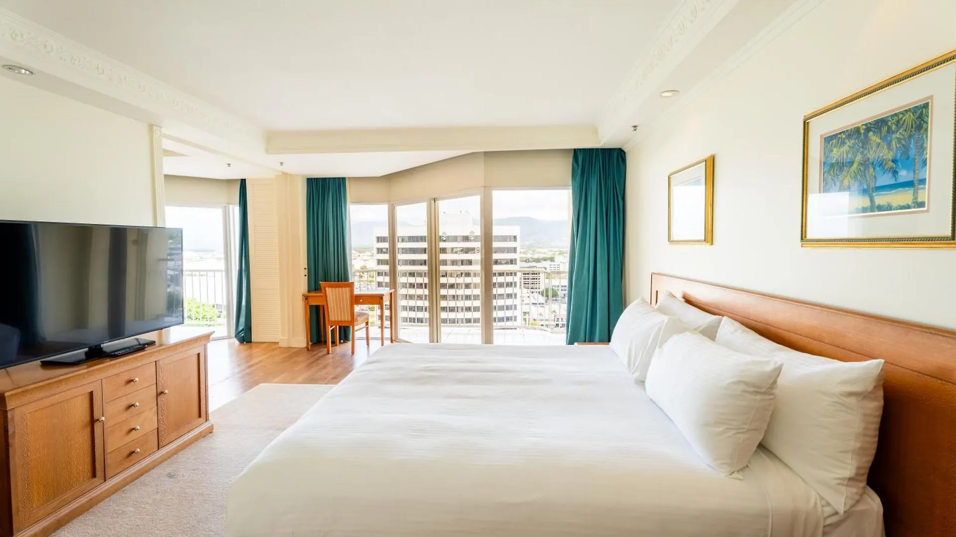 Pullman Cairns International Hotel 5*,